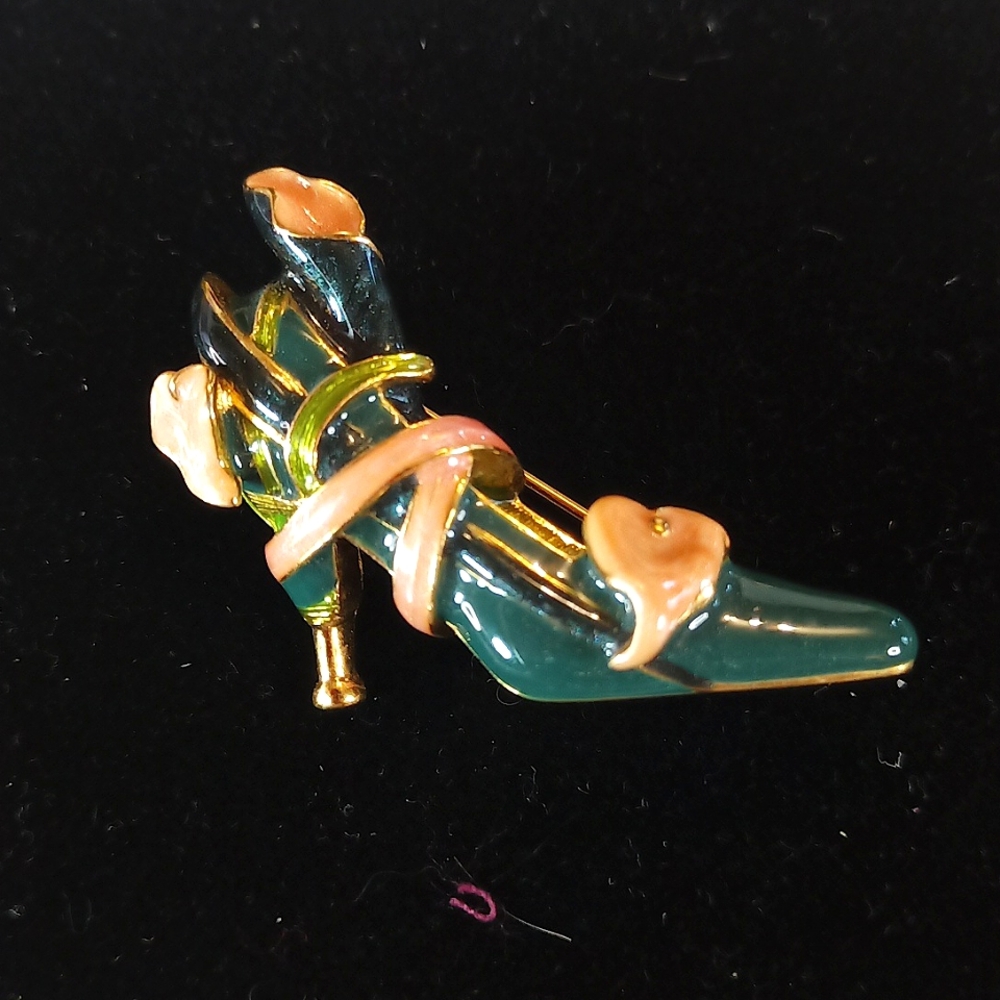 Calla Lily Gold Tone Enamel High Heel Shoe Brooch